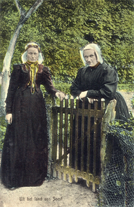 14551 Portret van Johanna Hilhorst - van Hofslot (1861-1914) (rechts) en haar oudste dochter Wilhelmina Martha Hilhorst ...